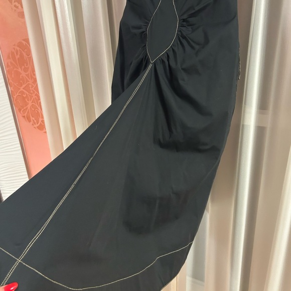 Elegant Black Dress with Stitch Detailing - Picture 11 of 12